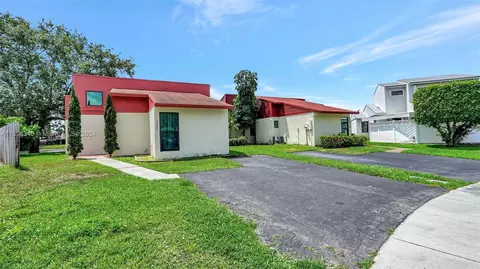 10024 SW 14th St, Pembroke Pines, FL 33025