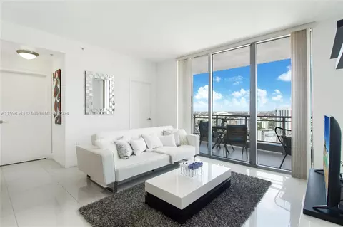 90 SW 3rd St #3206, Miami, FL 33130
