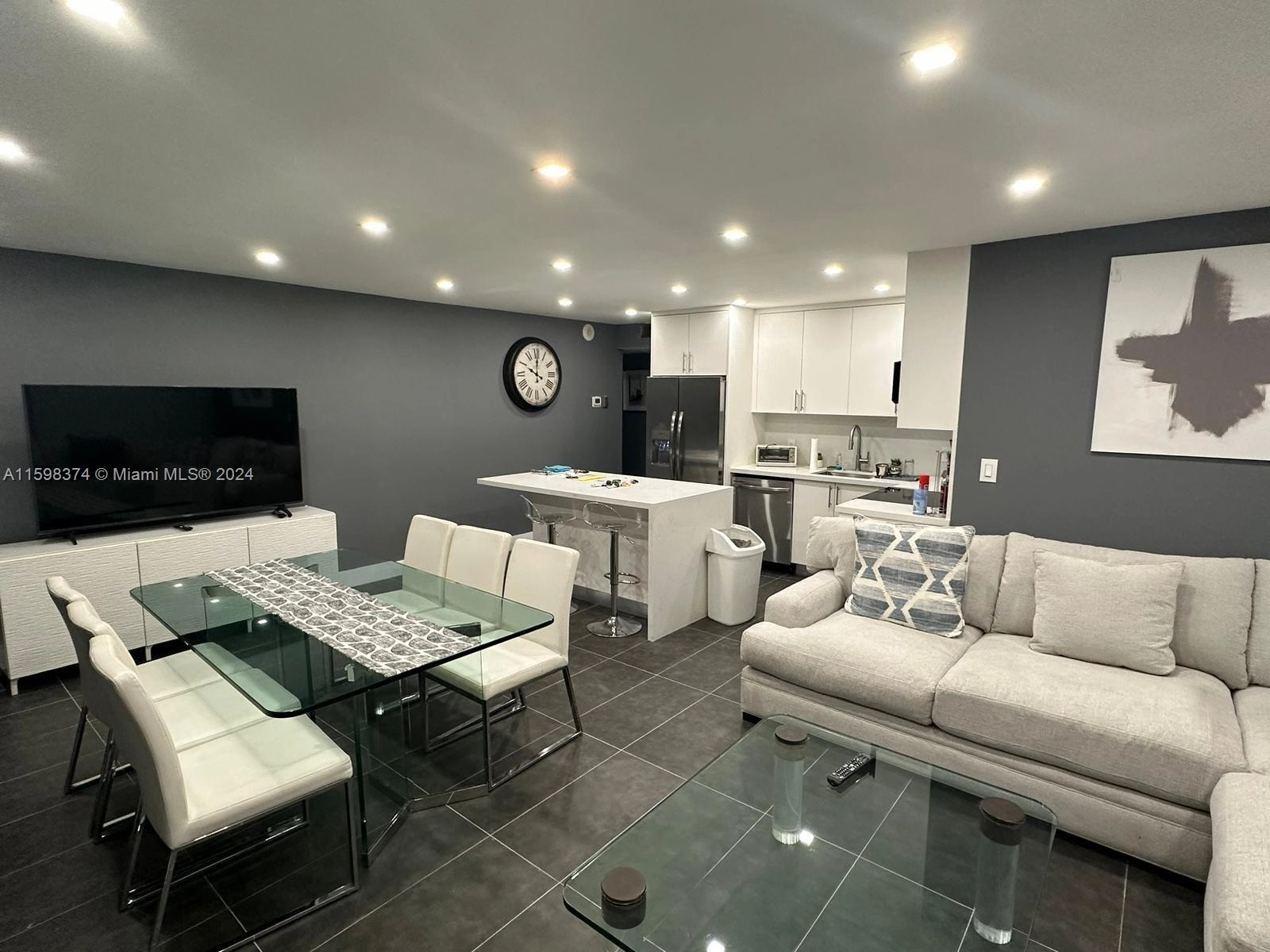 5555 Collins Ave Unit 14S  