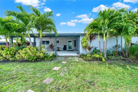 10000 Bahia Dr, Cutler Bay, FL 33189