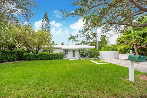 442 Warren Ln, Key Biscayne, FL 33149 photo 1
