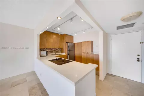 600 Three Islands Blvd #1009, Hallandale Beach, FL 33009