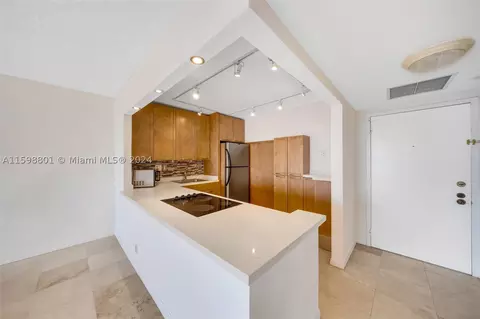 600 Three Islands Blvd #1009, Hallandale Beach, FL 33009