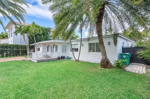 220 Hampton Ln, Key Biscayne, FL 33149 photo 3