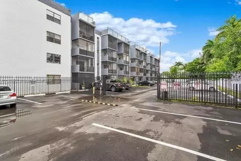 13500 NE 3rd Ct #221, North Miami, FL 33161