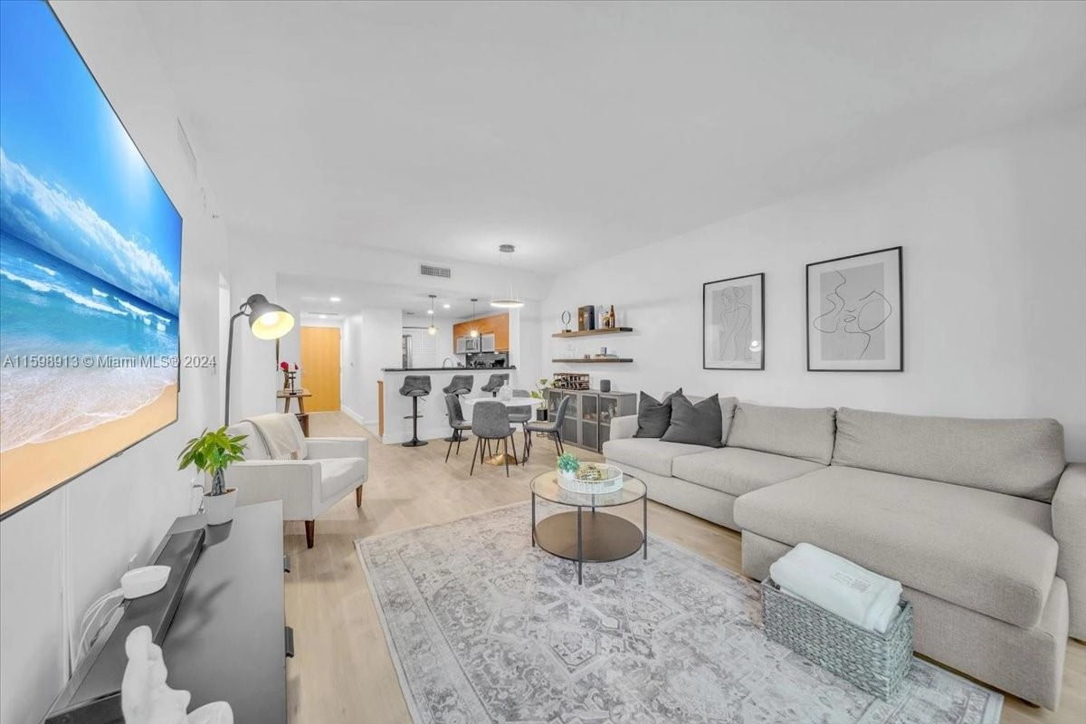 253 NE 2nd St Unit 1806  