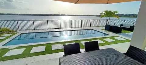 15800 NW 88th Ave, Miami Lakes, FL 33018
