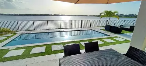 15800 NW 88th Ave, Miami Lakes, FL 33018