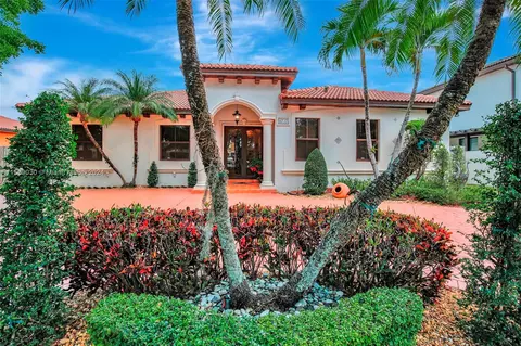 8737 NW 139th St, Miami Lakes, FL 33018