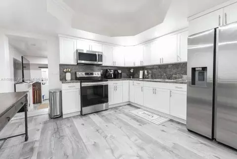 3025 NW 4th St, Miami, FL 33125