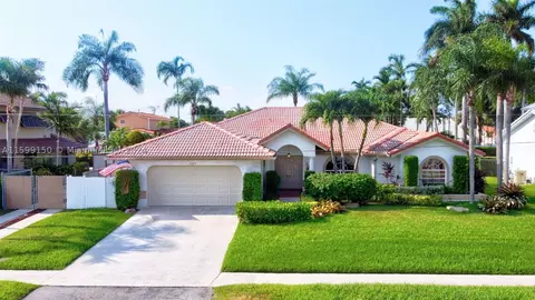 327 SE 7th St, Dania Beach, FL 33004