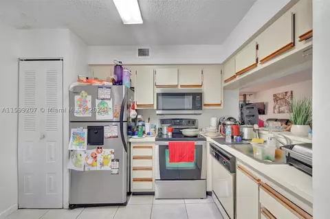 13944 SW 90th Ter #13944, Miami, FL 33186
