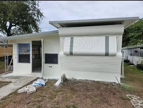909 W 51st Avenue Dr, Bradenton, FL 34207