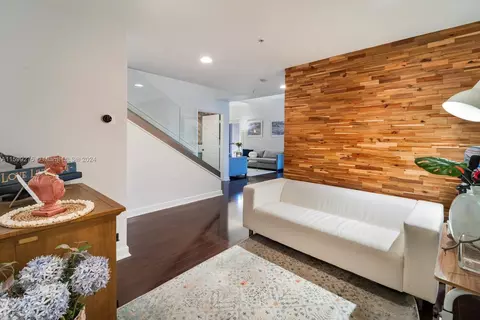 8395 SW 73rd Ave #101, Miami, FL 33143