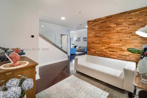 8395 SW 73rd Ave #101, Miami, FL 33143