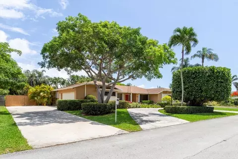 8395 SW 158th St, Palmetto Bay, FL 33157