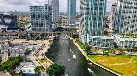 31 SE 6th St #1102, Miami, FL 33131