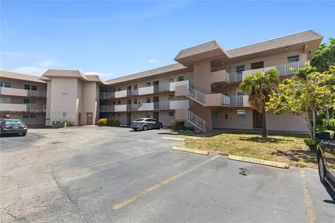 1200 Tallwood Ave #310, Hollywood, FL 33021