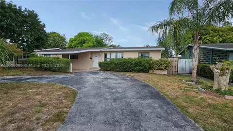 2431 Largo Dr, Miramar, FL 33023