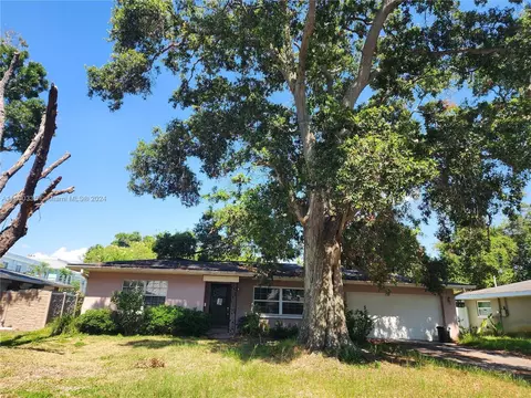 1723 Cypress Ave, Belleair, FL 33756