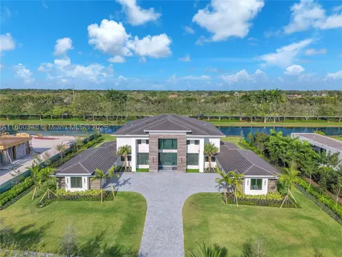 2944 Lake Ridge Ln, Weston, FL 33332