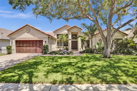 8972 N Southern Orchard Rd N, Davie, FL 33328