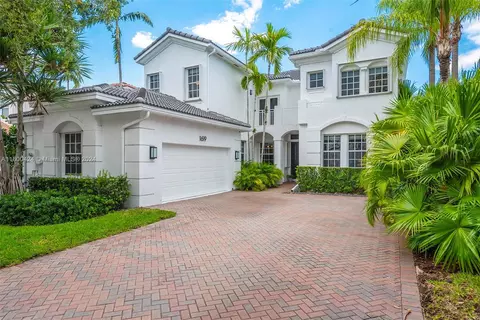 1619 Presidential Way, North Miami Beach, FL 33179