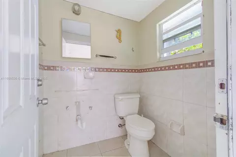 Bath - 961 E 18th St, Hialeah, FL 33013 photo 3 of 3