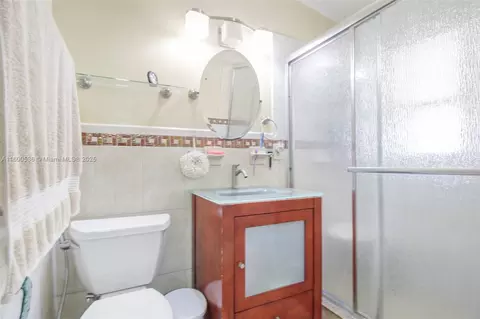 Bath - 961 E 18th St, Hialeah, FL 33013 photo 2 of 3