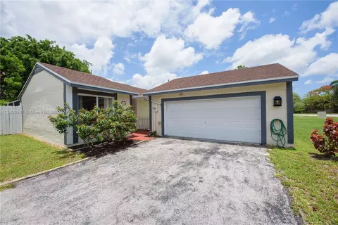 1300 Redstart Ct, Homestead, FL 33035