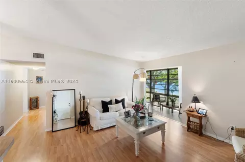 9723 Hammocks Blvd #202, Miami, FL 33196