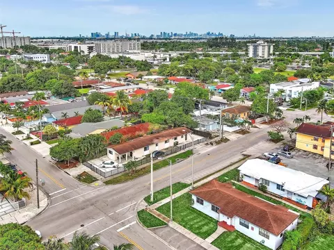 View/Area - 492 E 28th St, Hialeah, FL 33013 photo 3 of 5