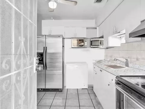 Kitchen - 492 E 28th St, Hialeah, FL 33013 photo 6 of 10