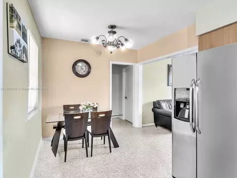 Dining - 492 E 28th St, Hialeah, FL 33013 photo 6 of 6