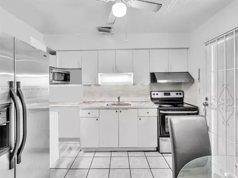 Kitchen - 492 E 28th St, Hialeah, FL 33013 photo 7 of 10