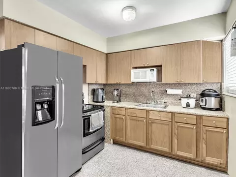 Kitchen - 492 E 28th St, Hialeah, FL 33013 photo 9 of 10