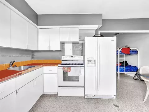 Kitchen - 492 E 28th St, Hialeah, FL 33013 photo 2 of 10