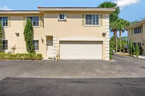 190 SE 2nd St, Deerfield Beach, FL 33441