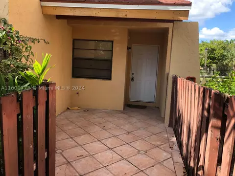 271 W Park Dr #7-10, Miami, FL 33172