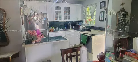 820 SE 4th Pl, Hialeah, FL 33010 photo 3