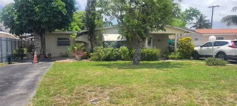 820 SE 4th Pl, Hialeah, FL 33010 photo 1