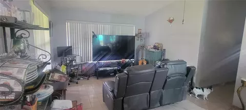 820 SE 4th Pl, Hialeah, FL 33010 photo 2
