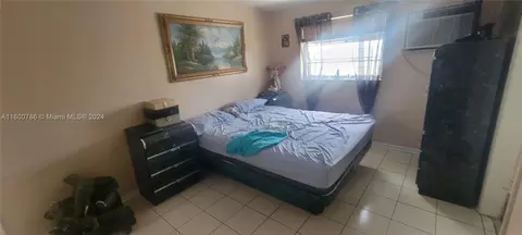 820 SE 4th Pl, Hialeah, FL 33010 photo 7