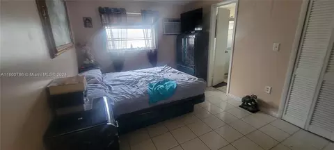 820 SE 4th Pl, Hialeah, FL 33010 photo 6