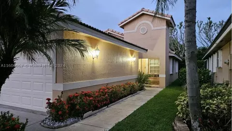 551 SW 176th Ave, Pembroke Pines, FL 33029