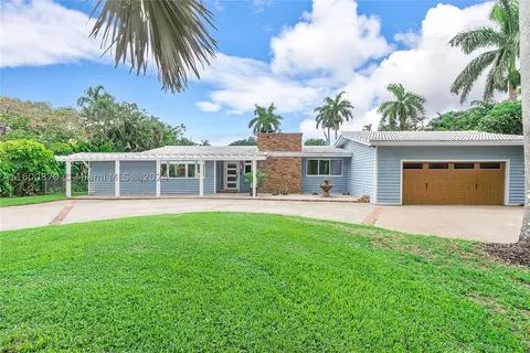 41 Holly Ln, Plantation, FL 33317