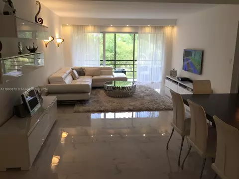4060 N Hills Dr #36, Hollywood, FL 33021