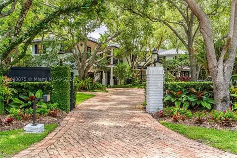6835 SW 101st St, Pinecrest, FL 33156