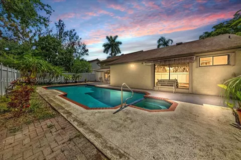 610 SW 96th Ave, Pembroke Pines, FL 33025