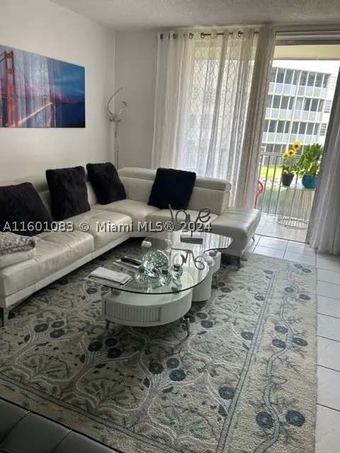 1700 NE 191st St #204, Miami, FL 33179
